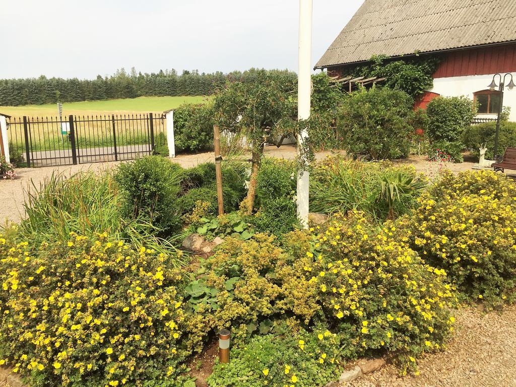 Mattisgarden Bed & Breakfast Östra Ljungby Exterior foto