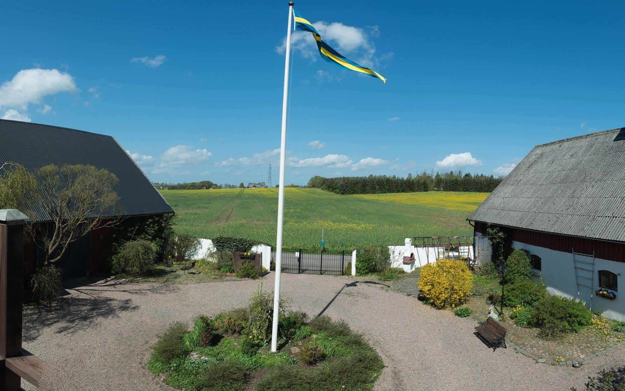 Mattisgarden Bed & Breakfast Östra Ljungby Exterior foto